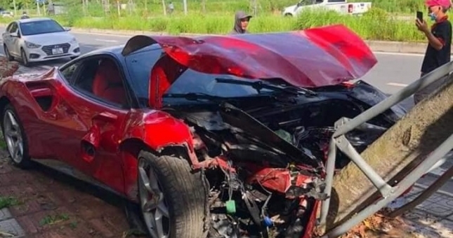 Ferrari 488 GTB gặp nạn tại Hà Nội có thể mất 6 tỷ tiền sửa, garage vẫn im lặng