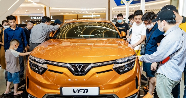 VinFast VF 8 'gây sốt' với gần 1.000 đơn đặt cọc sau 2 ngày tổ chức lái thử