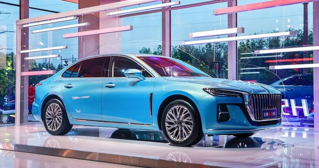 Sedan hạng D của Trung Quốc ra mắt với thiết kế như xe sang, giá từ 559 triệu đồng