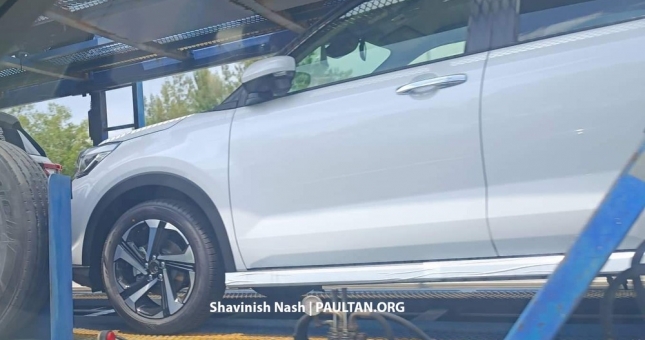 SUV cỡ A cạnh tranh Kia Sonet bất ngờ lộ diện trên phố, dùng động cơ hybrid