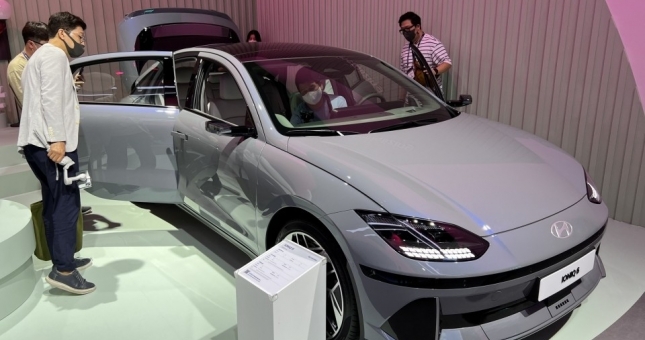 Sedan thuần điện của Hyundai chốt giá từ 971 triệu đồng, trang bị siêu tiện nghi