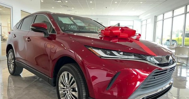 Cận cảnh Toyota Venza 2023 tại đại lý – SUV cỡ trung đình đám một thời