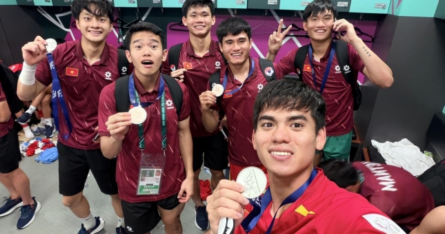 CHÍNH THỨC: VFF lên tiếng khi U23 Việt Nam nhận HCĐ 'ở phòng thay đồ'