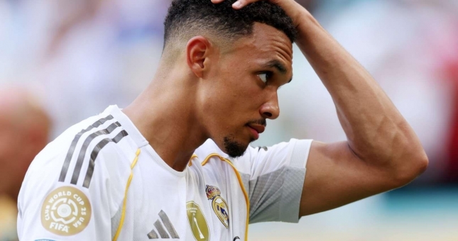 Arnold bất ngờ bị Real Madrid trừng phạt vì thiếu chuyên cần