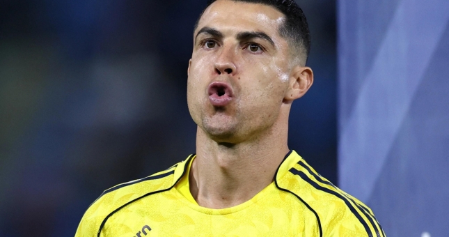 Ngỡ ngàng Ronaldo bị nôn mửa: Fan lo sốt vó, chuyện gì xảy ra?