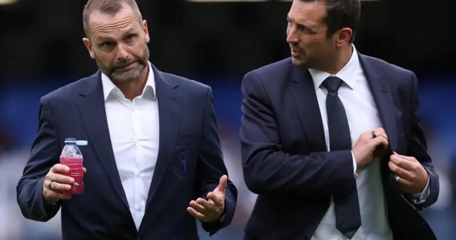 Thua đau MU, sếp lớn Chelsea 'xông thẳng' vào phòng thay đồ