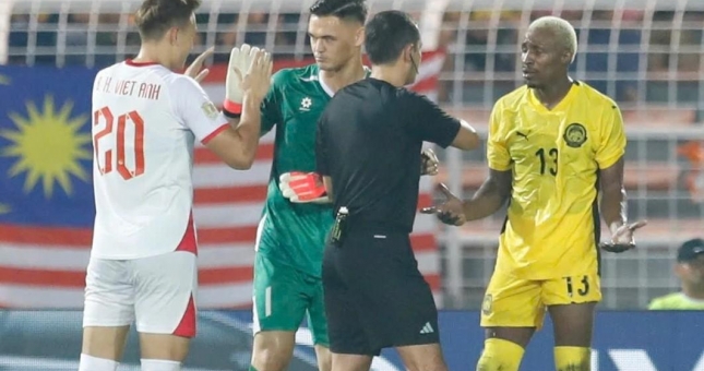 Thủ môn ĐT Việt Nam: 'VAR đã cứu tôi'