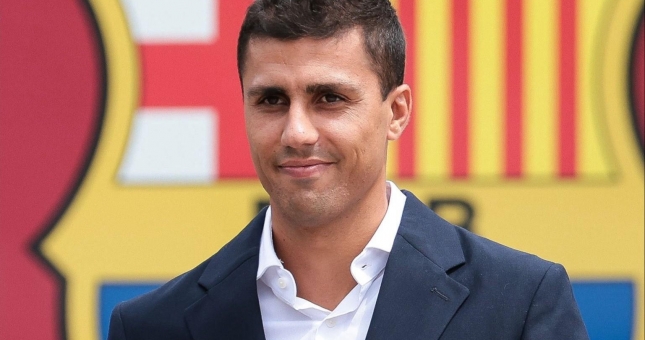 Ngôi sao Barcelona nói 1 câu khiến CĐV phát sốt vì Rodri