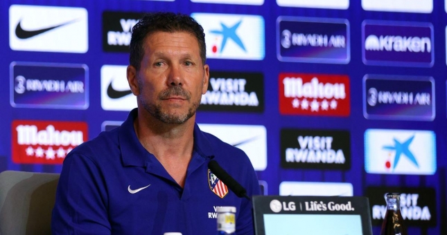 Vừa quật ngã Real Madrid, Simeone bất ngờ ngả mũ trước Barca