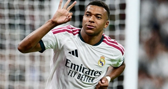 Mbappe tiết lộ mẹ từng bảo anh đến 1 đại gia Ngoại hạng Anh