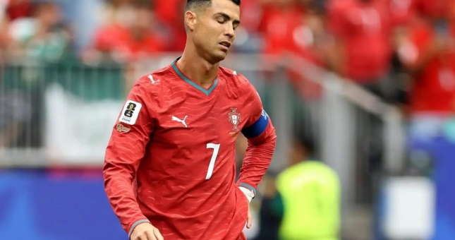 LĐBĐ Bồ Đào Nha điều tra khẩn cấp vụ Ronaldo