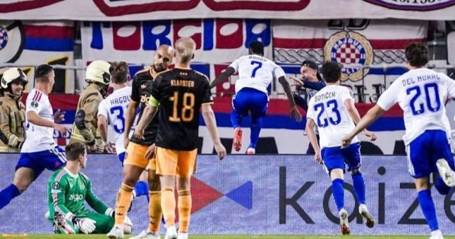 Cúp C3 mở màn điên rồ: Ajax ngã ngựa, Brighton gây sốt châu Âu