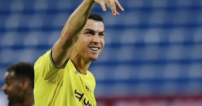 Ronaldo gửi thẳng thông điệp tới Al Nassr nhân 'tuổi 71'