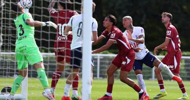 Tân binh 100 triệu bảng nổi nóng, trận giao hữu Tottenham suýt hóa võ đài