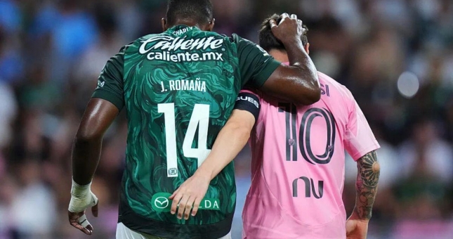 Messi trở lại sau mất mát, hành động của đối thủ khiến cả thế giới xúc động