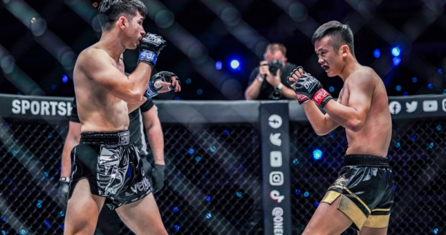 Võ sĩ Trung Quốc chơi xấu đối thủ, giành chiến thắng gây tranh cãi