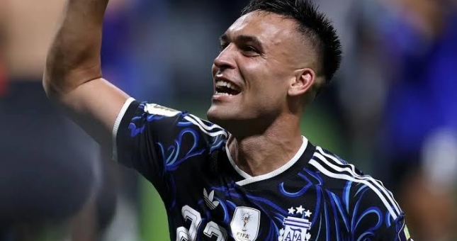 Video bàn thắng: Lautaro Martinez ấn định chiến thắng 2-1 cho Argentina trước ĐT Anh