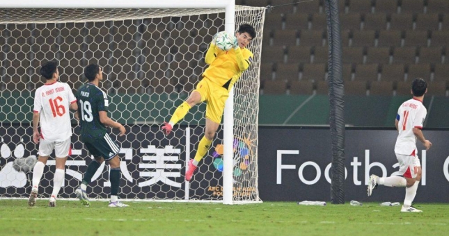 Nhìn lại màn trình diễn 10 điểm của Trung Kiên trong khung gỗ U23 Việt Nam