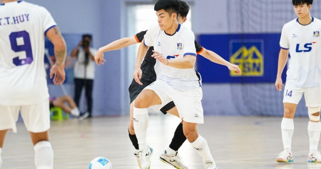 Thua tan nát 0-22, đội bóng Việt Nam vẫn xin chữ ký đối thủ