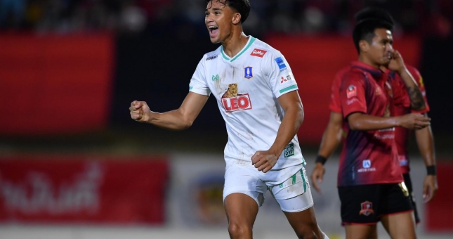 Tiền đạo Singapore đi vào lịch sử Thai League ngay trước thềm SEA Games 31