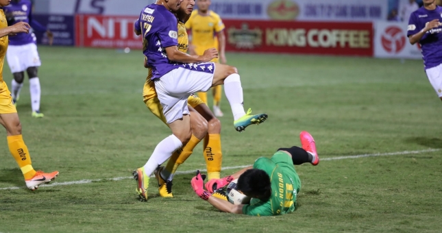 Lịch thi đấu bóng đá hôm nay 31/7: Hà Nội vs SLNA đá mấy giờ?