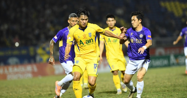 Trực tiếp bóng đá Hà Nội 0-0 SLNA: VAR từ chối bàn thắng