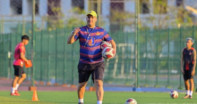 CHÍNH THỨC: HLV Brazil gia nhập đội của Quang Hải, Đình Bắc