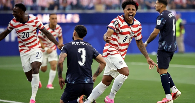 Bàn phản lưới đầu tiên của World Cup 2026 ở đúng trận ra quân của Mỹ