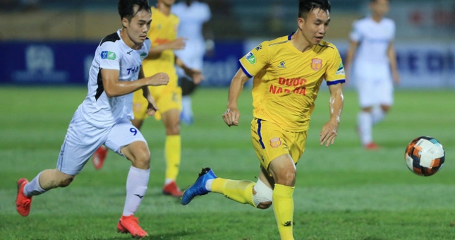 Thắng nghẹt thở Nam Định, HAGL giữ vững ngôi đầu BXH V-League