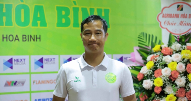 HLV Quốc Vượng: 'Học tập HAGL nhưng vẫn phải giữ nguyên bản sắc của Hòa Bình'