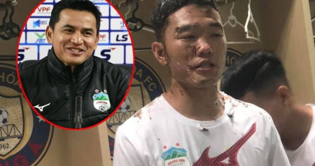 Kiatisak 'úp sọt' Lương Xuân Trường trong ngày sinh nhật