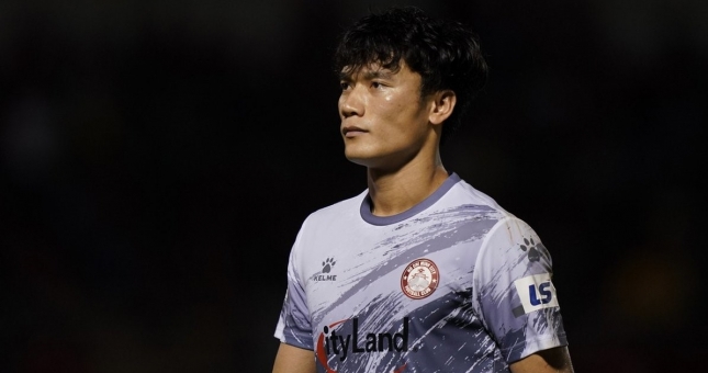 Thủ môn Bùi Tiến Dũng thực hiện nghĩa cử cao đẹp trong mùa dịch