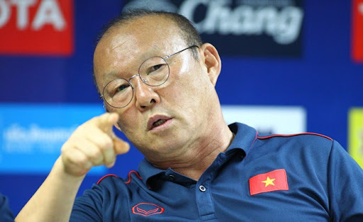 VIDEO: HLV Park bực mình, đáp trả một ông Bầu trong phòng họp báo Việt Nam - Oman