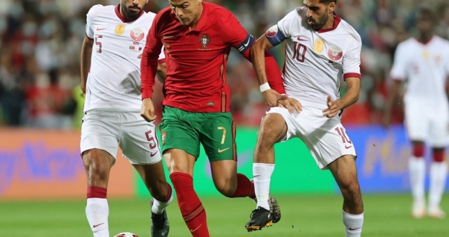 Chơi trội đá ở Châu Âu, đội tuyển Châu Á nhận 'trái đắng' từ FIFA