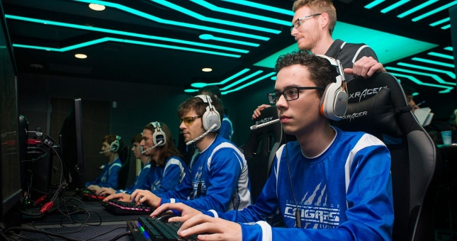 Sự phát triển của eSports và học bổng 'khủng' dành cho game thủ