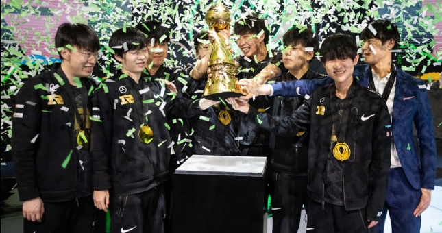 RNG lên ngôi vô địch MSI 2021