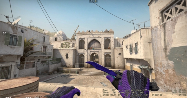 Game thủ CS:GO mua M9 Sapphire và găng Pandora bằng cách dí dao vào cổ người bán