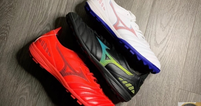 Điểm mặt 5 mẫu giày đá bóng cỏ nhân tạo đáng mua nhất 2021