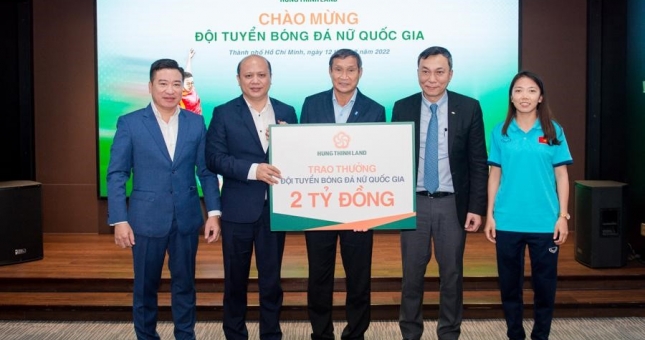 Hưng Thịnh Land trao thưởng 2 tỷ đồng cho đội tuyển bóng đá nữ quốc gia Việt Nam