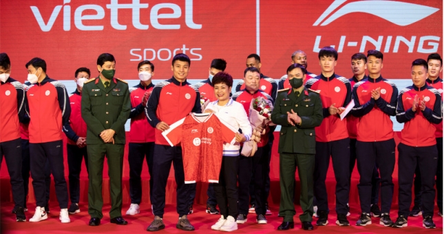 Li-Ning tiếp lửa bóng đá Viettel thăng hoa mùa giải mới