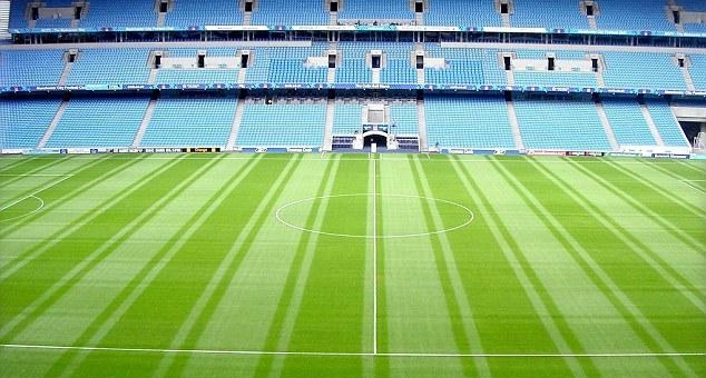 Nhận bóng từ ném biên có bị việt vị không?