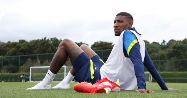 Sao Tottenham xanh mặt, chạy trốn khỏi 29 phát đạn