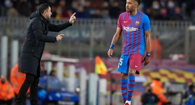 Xavi nói lời như 'hất nước' Chelsea về Aubameyang