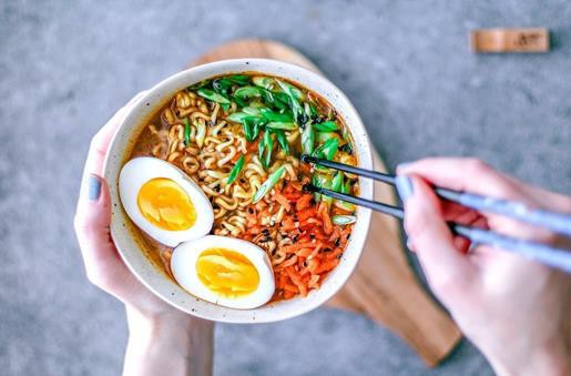 Ăn mì tôm có béo không? Mẹo ăn mì không lo tăng cân