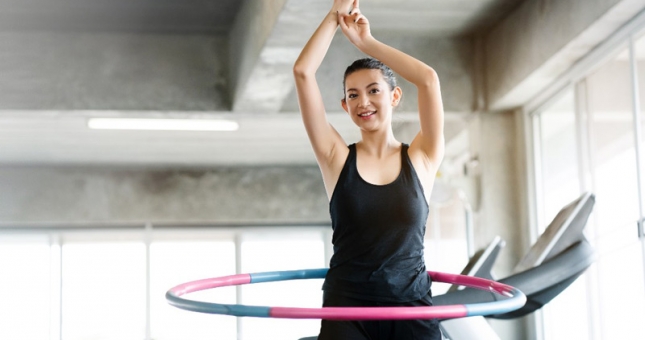 Lắc vòng có tác dụng gì? Hướng dẫn lắc vòng giảm mỡ bụng đúng cách