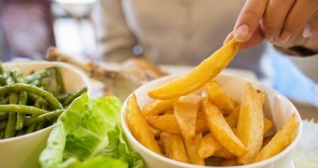 Cheat day trong Eat Clean nên hay không?