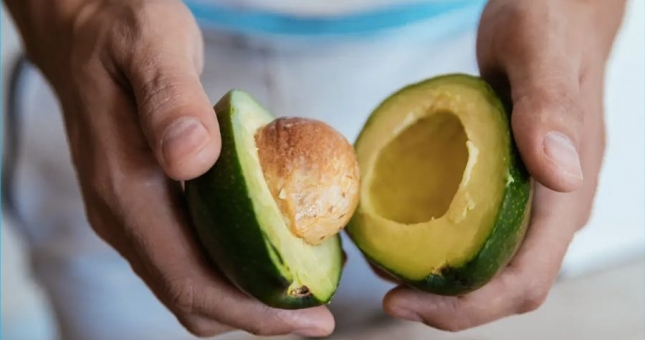 Ăn bơ có tác dụng gì? Những lợi ích tiềm ẩn và rủi ro khi ăn bơ