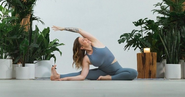 Các tư thế yoga giảm đau lưng tốt cho cột sống