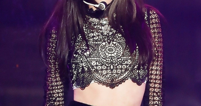 Ngắm body đồng hồ cát và mẹo phối đồ của Jisoo Blackpink