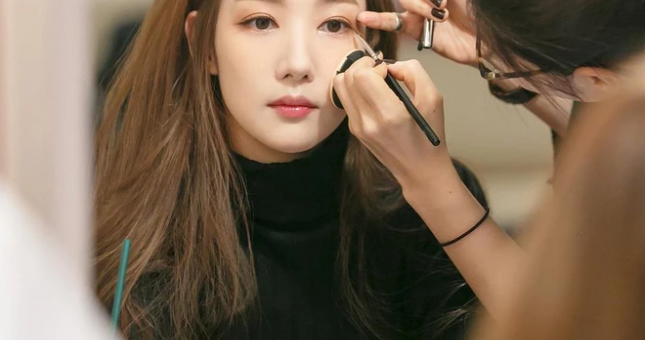 Bỏ túi bí quyết trang điểm của Park Min Young: Tự nhiên nhưng vẫn cuốn hút